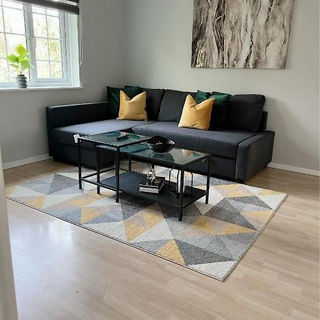 Stunning Apartment In Beckton With Private Entrance London Bagian luar foto