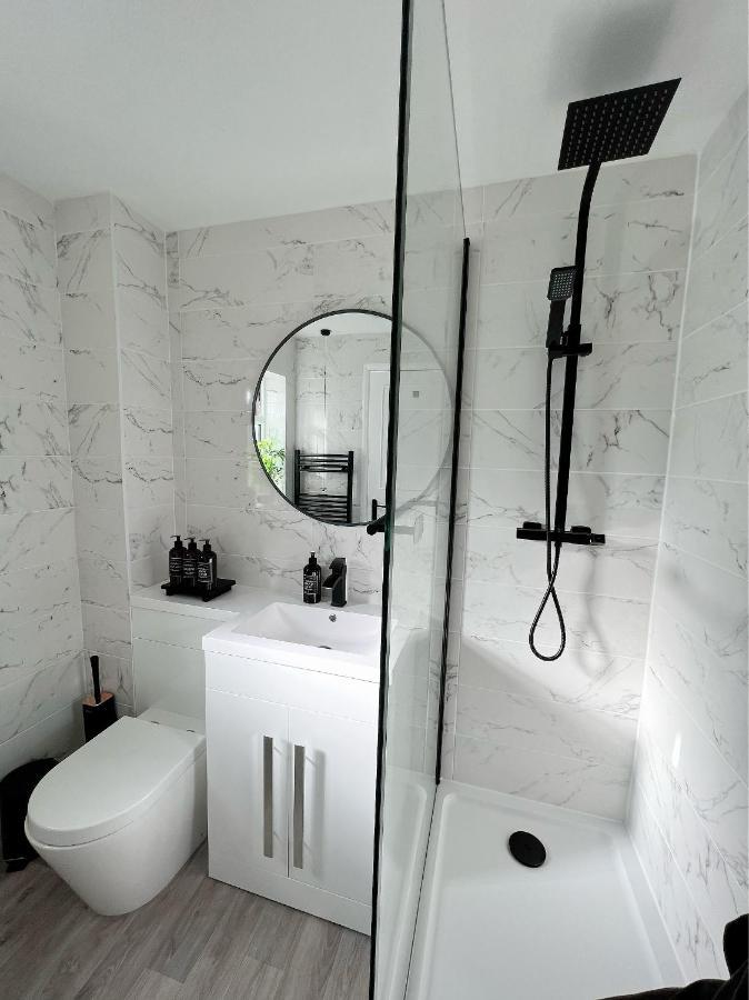 Stunning Apartment In Beckton With Private Entrance London Bagian luar foto