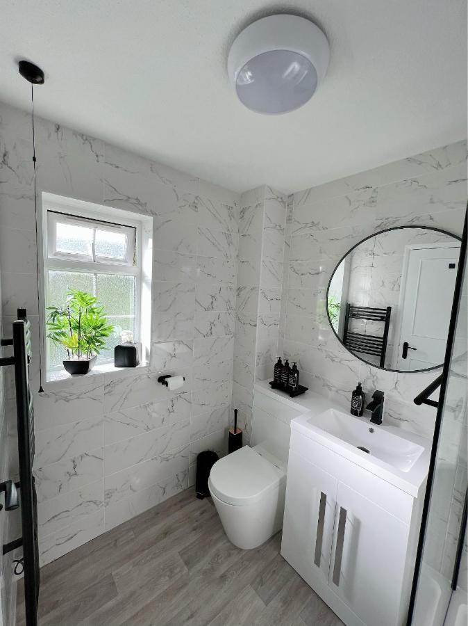 Stunning Apartment In Beckton With Private Entrance London Bagian luar foto
