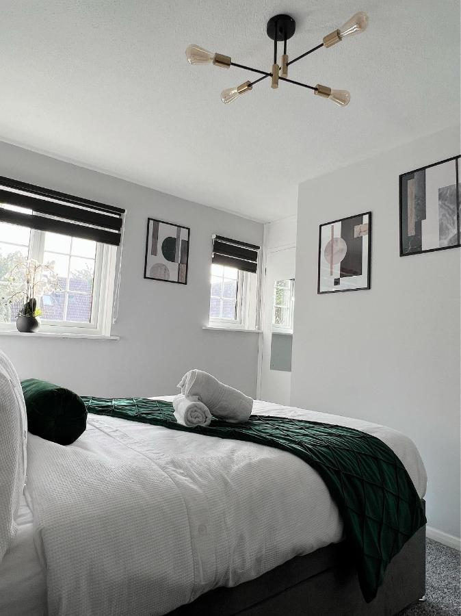 Stunning Apartment In Beckton With Private Entrance London Bagian luar foto