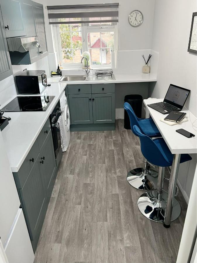 Stunning Apartment In Beckton With Private Entrance London Bagian luar foto